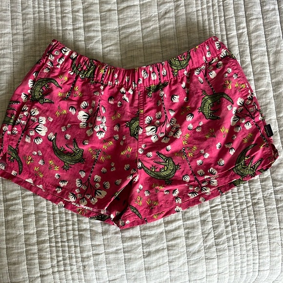 Patagonia baggies women’s shorts, pink, size M - Picture 4 of 6
